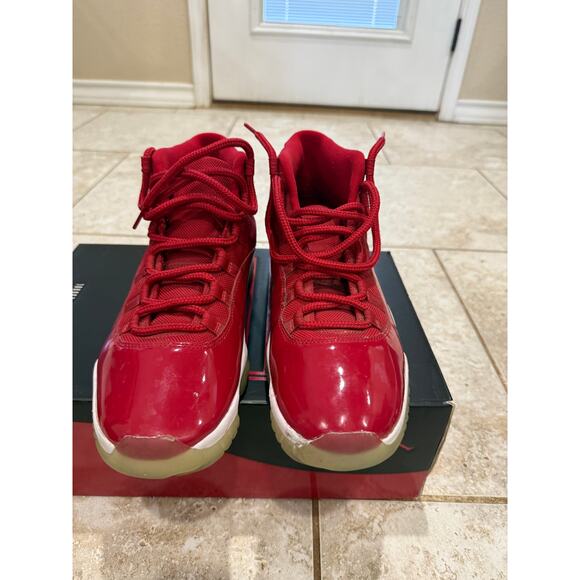 Jordans Retro11 Size 10.5 main image 6